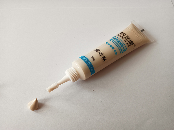 實木家具的劃痕修復